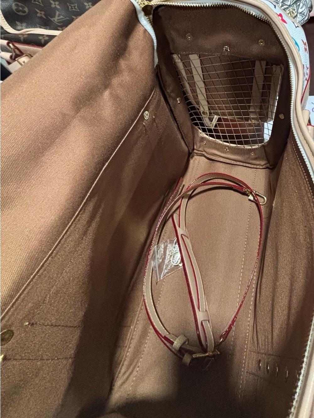 ๐ ๐ฉLuxury Pet Carrier 17x9x13 Approximately - Picture 8 of 8